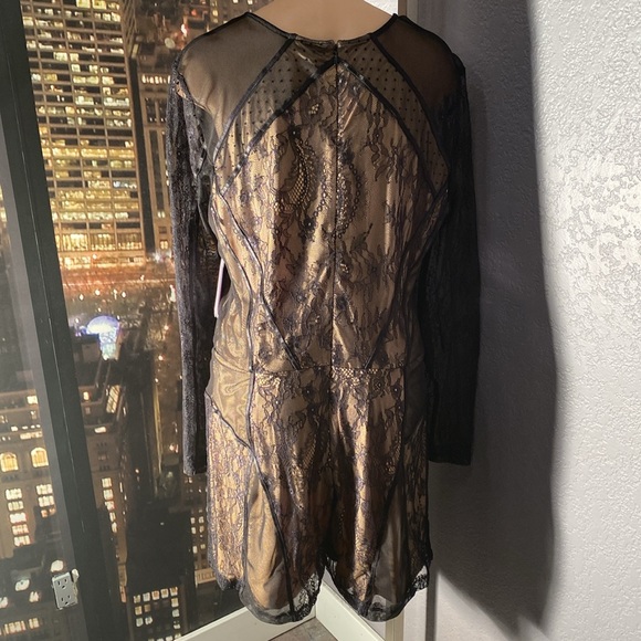 GUESS - NWT - shorts romper: black lace & mesh w sheer l/s & nude lining - XL - Picture 15 of 16